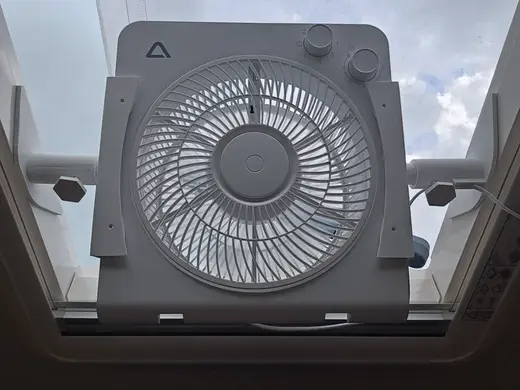Halterung für Boxenventilator Womo oder Wohnwagen