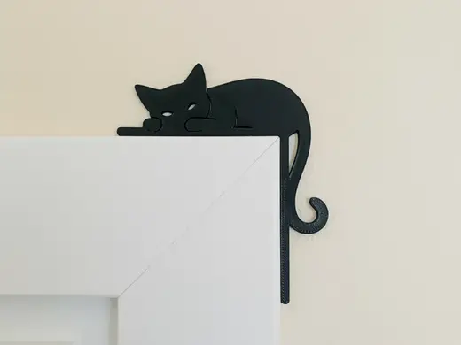 Gatto Minimalista per Angolo Porta