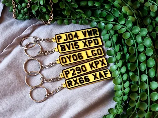 Customizable UK Licence Plate Keychains