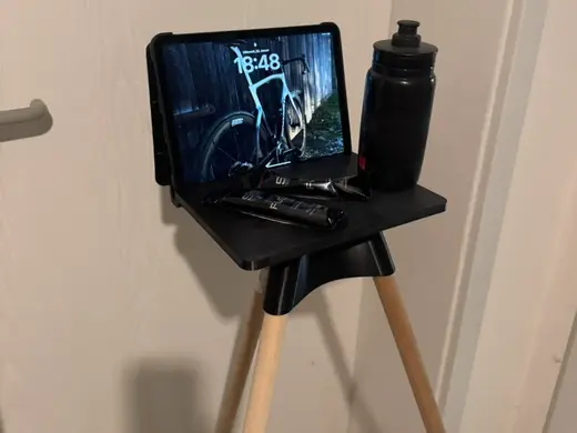 Edler Tablethalter mit Standfuß aus Holz