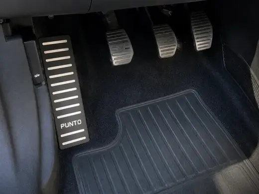 Poggiapiede per auto (Fiat Grande Punto)