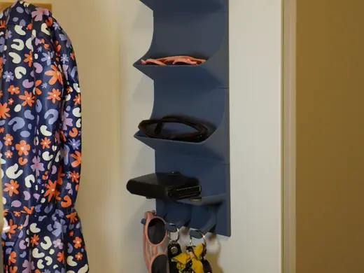 Organiseur mural modulaire pour vestiaire