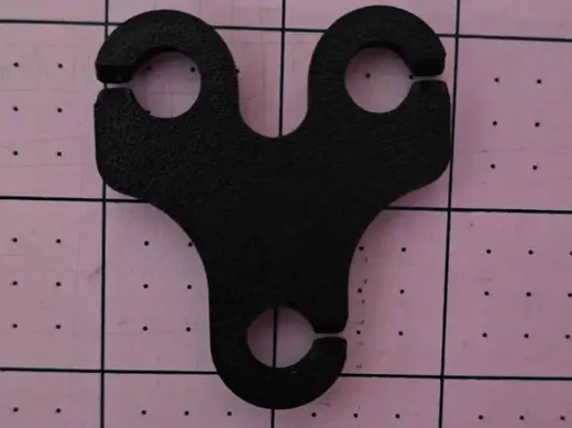 3 point chain and medallion connector