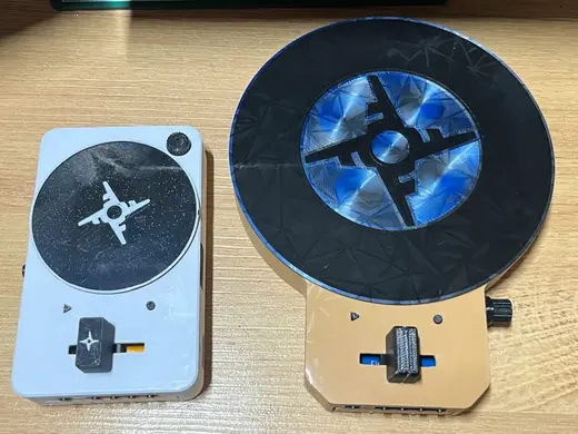 「Scratch Toadstool」6インチプラッターのスクラッチDJ用MIDIコントローラー