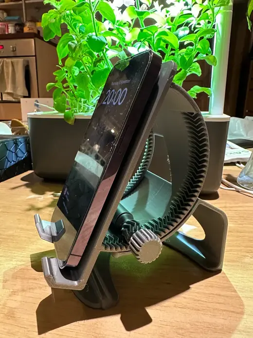 Phone Holder, smooth tilt adjustment, prints in place