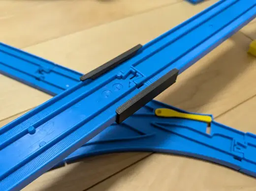 プラレールの空中連結パーツ