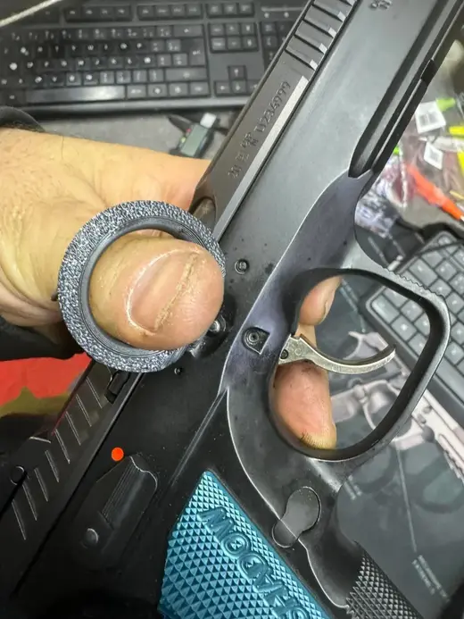 outil déverrouillage arme de poing cz ou autre