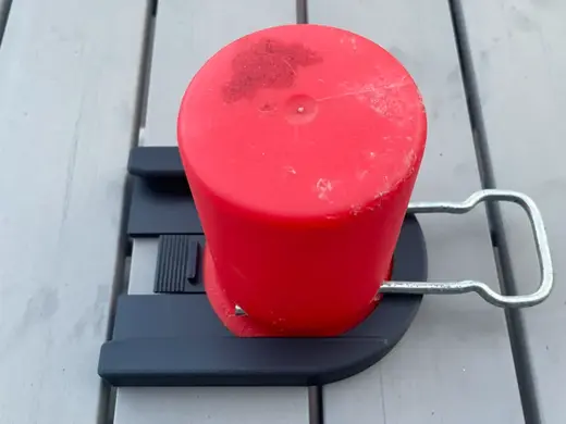Gaskappenhalterung mit Sicherung
