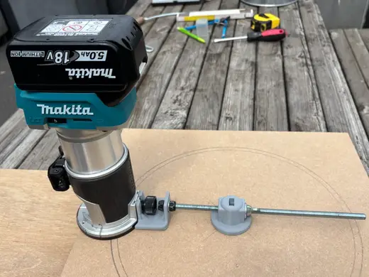 Makita (DRT50) router circle jig