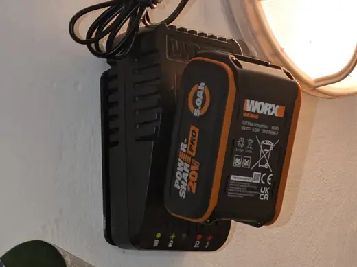 Wandhalter für Worx WA3880 Ladegerät