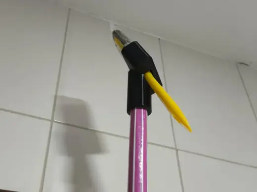 Suporte para pincel a 30º, perfeito para cantos