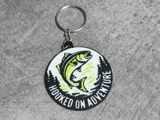 Llavero de Pesca Premium Hooked on Adventure