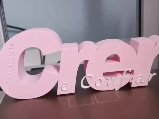 letreiro crer e confiar