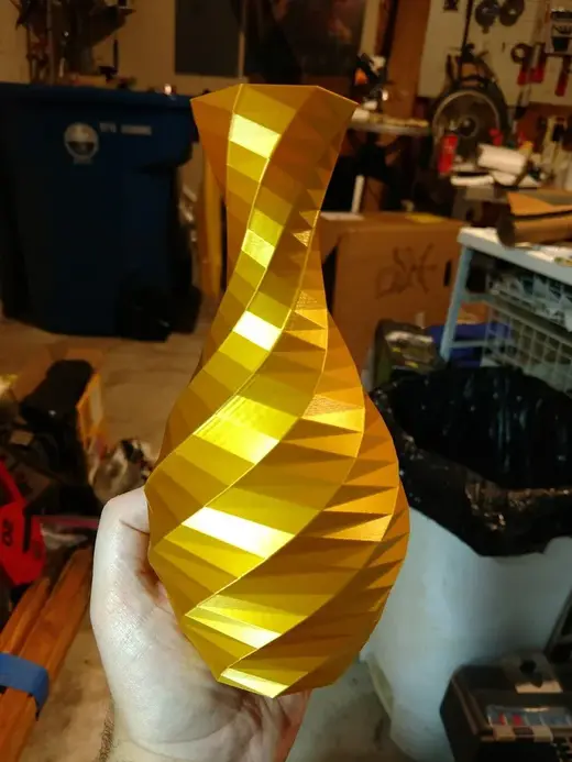 Low-poly_Rose_Vase