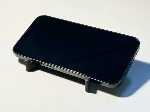 Low phone stand