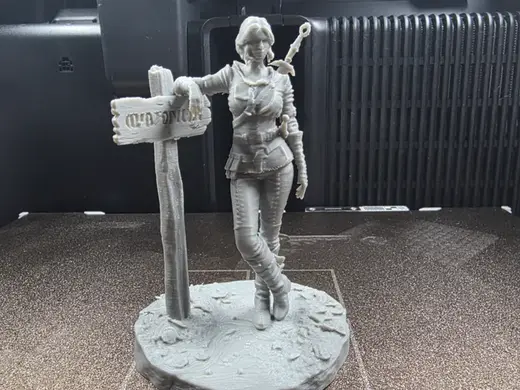 Ciri at the Crossroads Miniature - The Witcher